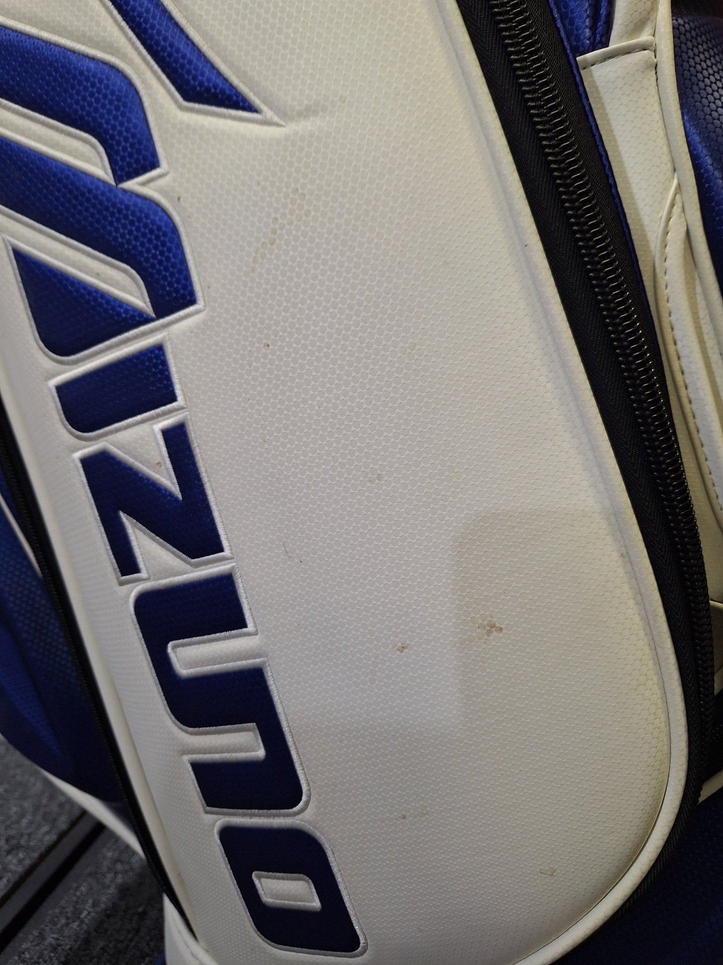 Mizuno - Tour Staff Bag - 10.5 Inch - Very Good Condition - Shams Golf Exchange