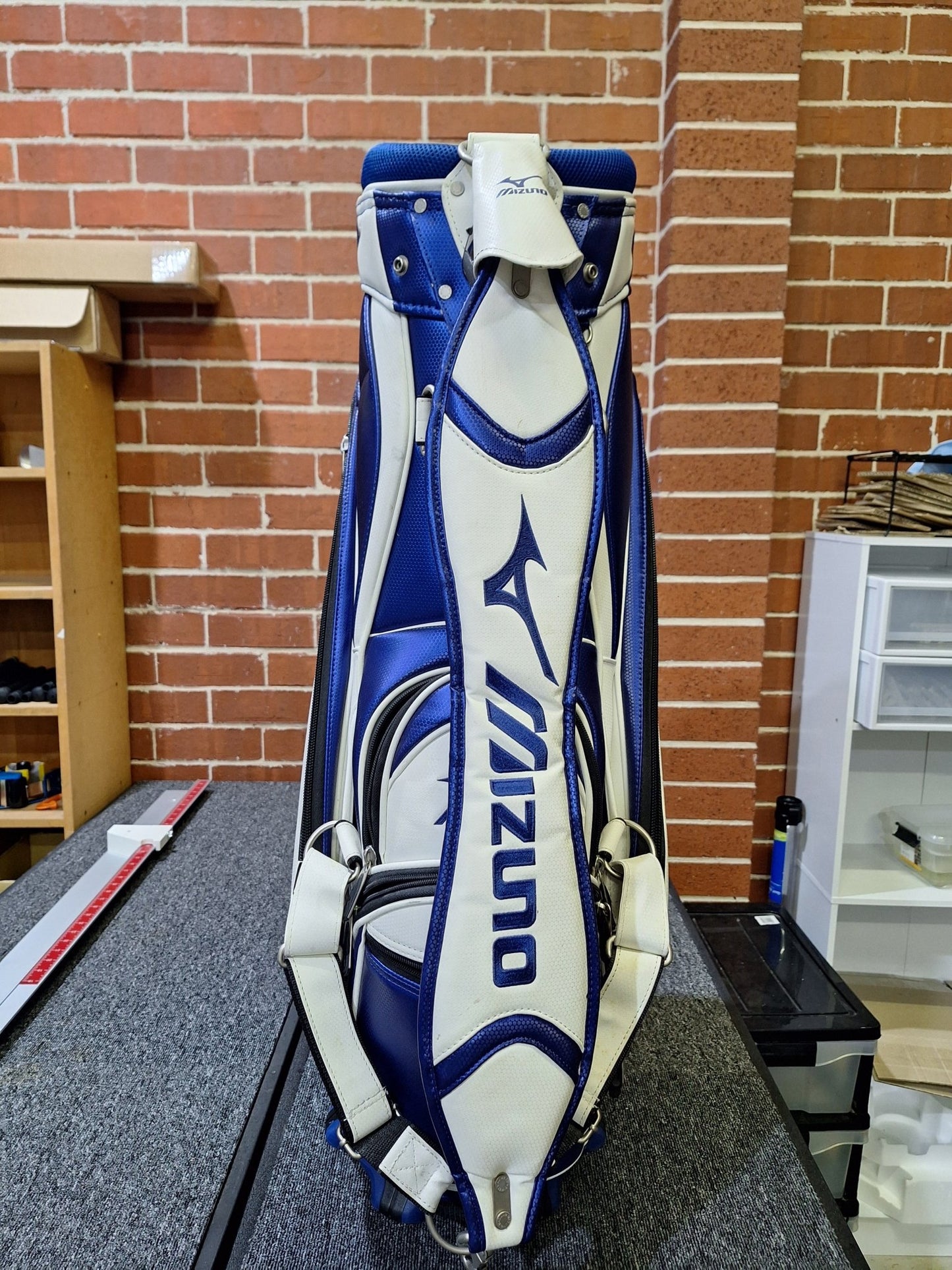 Mizuno - Tour Staff Bag - 10.5 Inch - Very Good Condition - Shams Golf Exchange