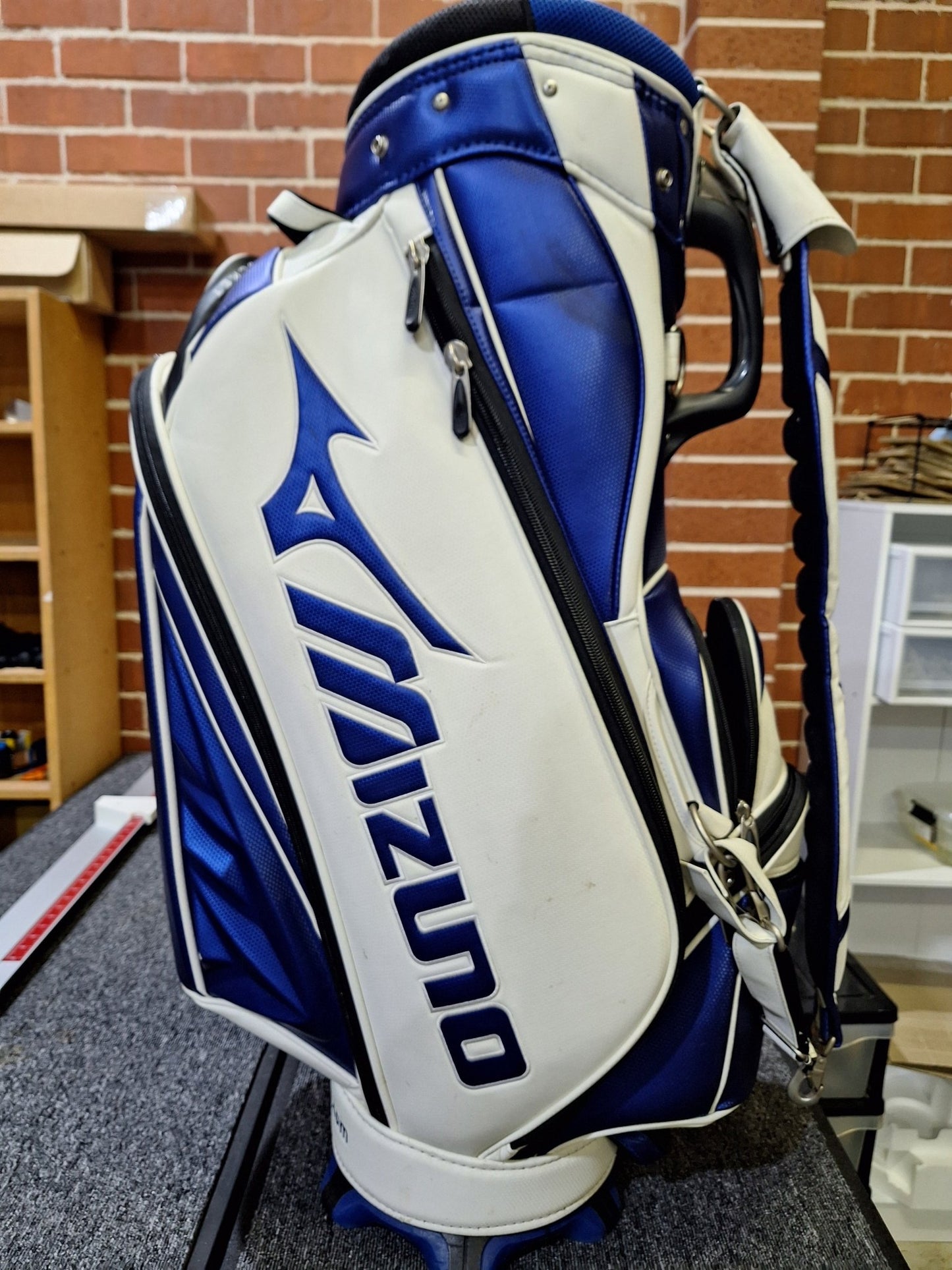 Mizuno - Tour Staff Bag - 10.5 Inch - Very Good Condition - Shams Golf Exchange