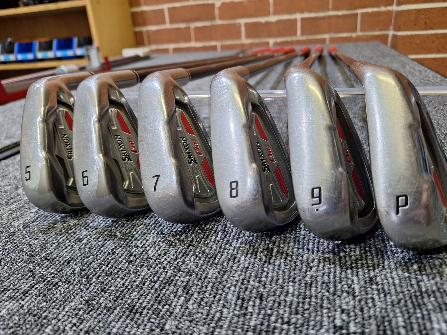 Srixon - GiE Irons - #5 - PW  - SV-3019J Graphite Reg Flex  - RH - GOOD