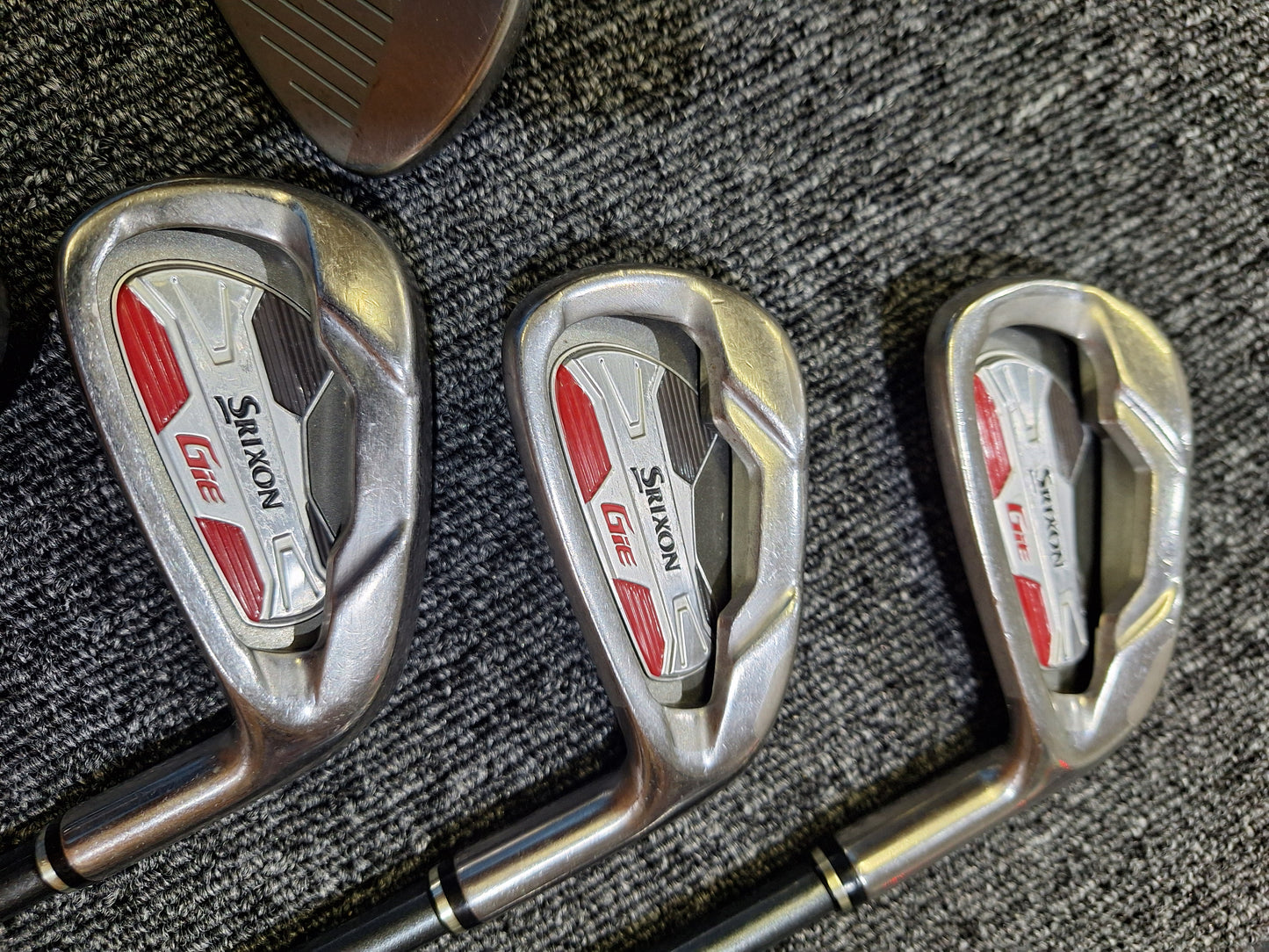 Srixon - GiE Irons - #5 - PW  - SV-3019J Graphite Reg Flex  - RH - GOOD