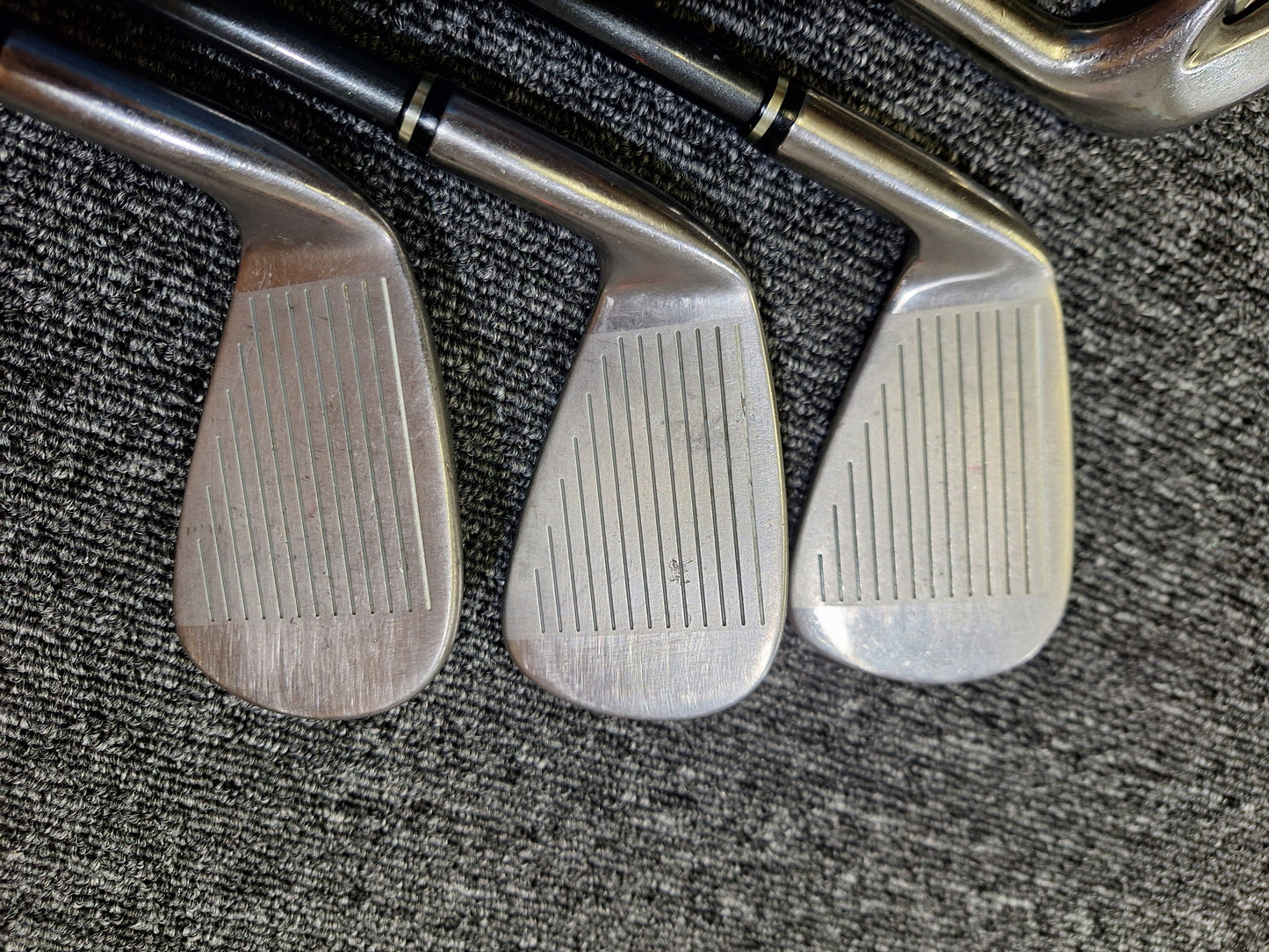 Srixon - GiE Irons - #5 - PW  - SV-3019J Graphite Reg Flex  - RH - GOOD