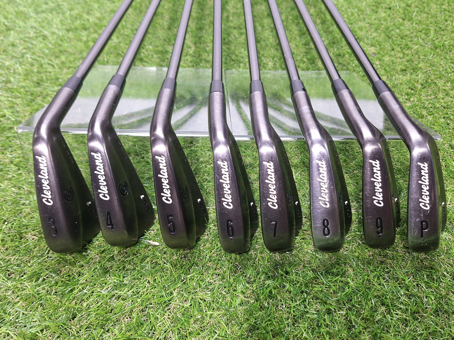 Cleveland - CG1 MB Irons - #3 to PW - Dynamic Gold S300 Black - RH - VERY GOOD