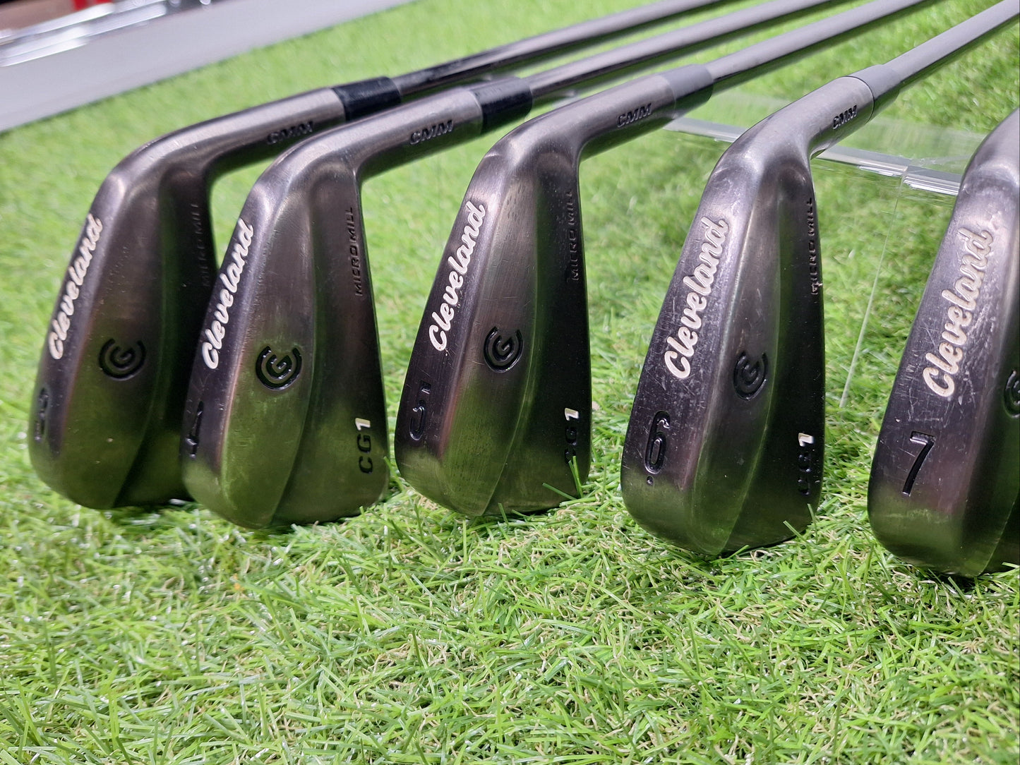 Cleveland - CG1 MB Irons - #3 to PW - Dynamic Gold S300 Black - RH - VERY GOOD