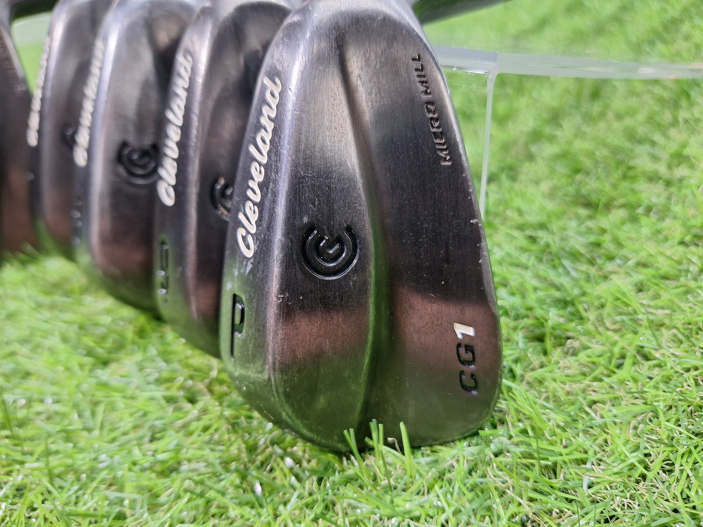 Cleveland - CG1 MB Irons - #3 to PW - Dynamic Gold S300 Black - RH - VERY GOOD