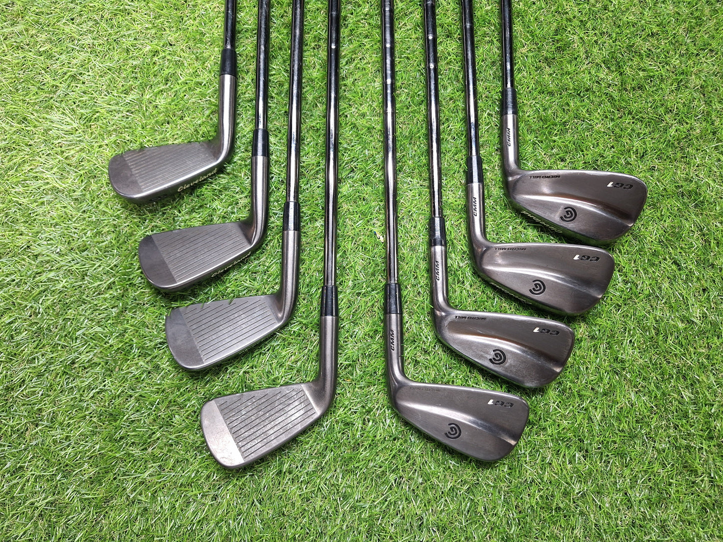 Cleveland - CG1 MB Irons - #3 to PW - Dynamic Gold S300 Black - RH - VERY GOOD