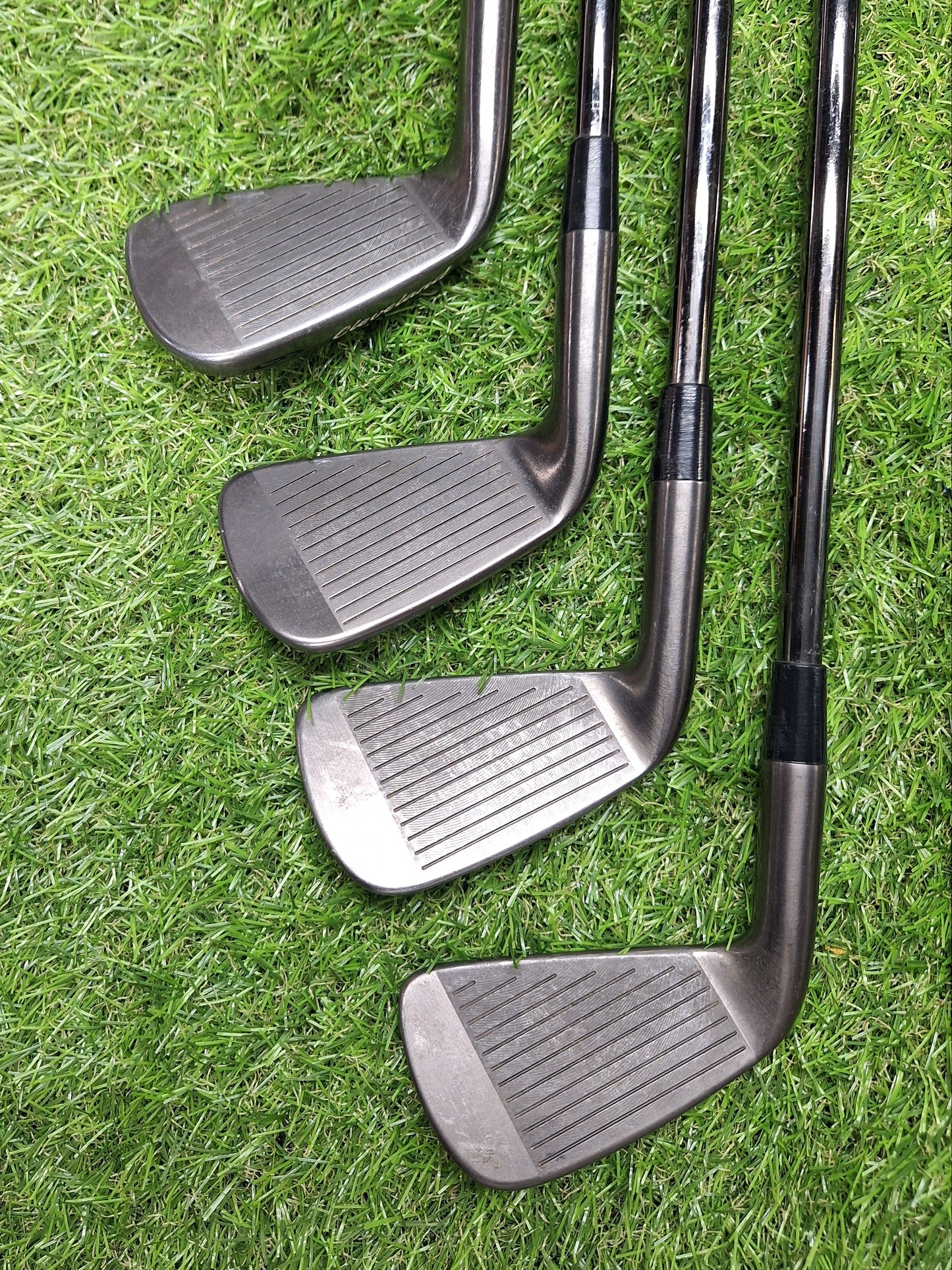 Cleveland - CG1 MB Irons - #3 to PW - Dynamic Gold S300 Black - RH - VERY GOOD