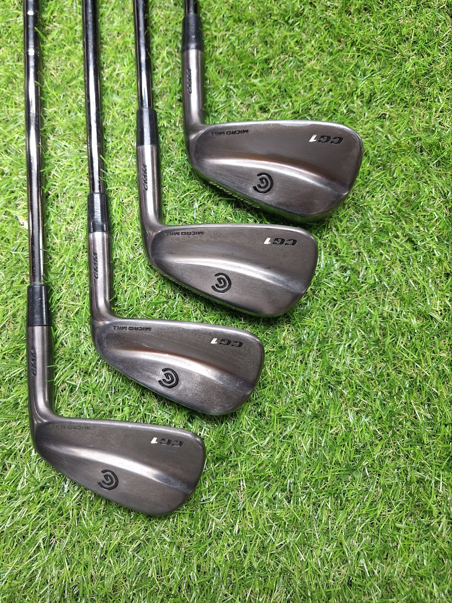 Cleveland - CG1 MB Irons - #3 to PW - Dynamic Gold S300 Black - RH - VERY GOOD