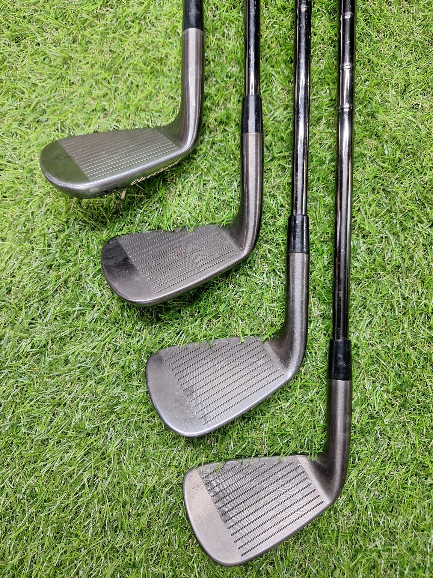 Cleveland - CG1 MB Irons - #3 to PW - Dynamic Gold S300 Black - RH - VERY GOOD