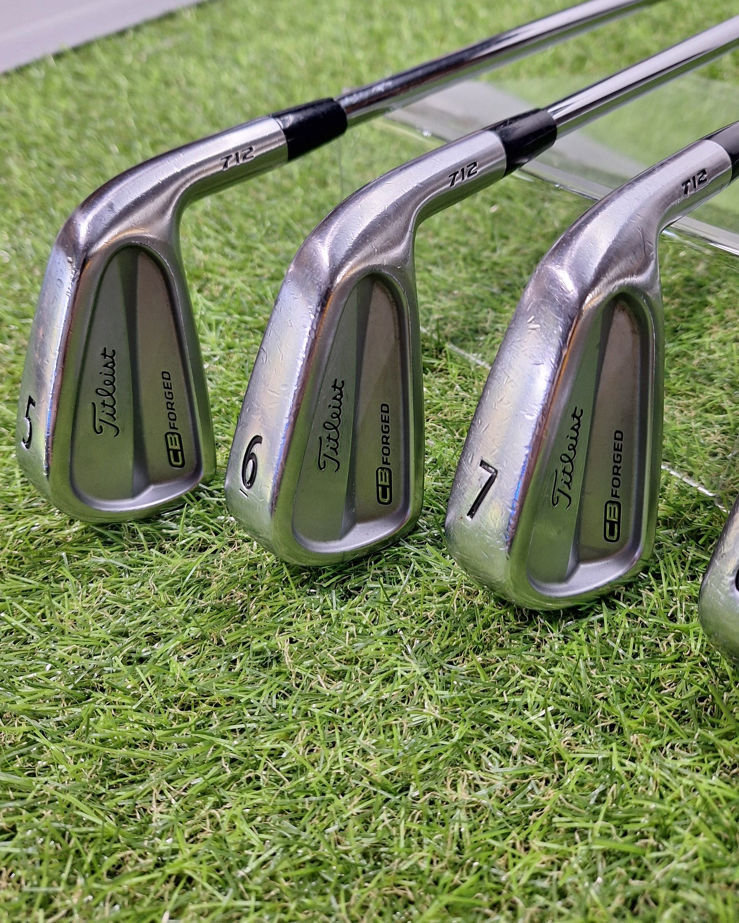Titliest - 712 CB Irons (2012) - 5-PW - Dynamic Gold S200 - RH - VERY GOOD