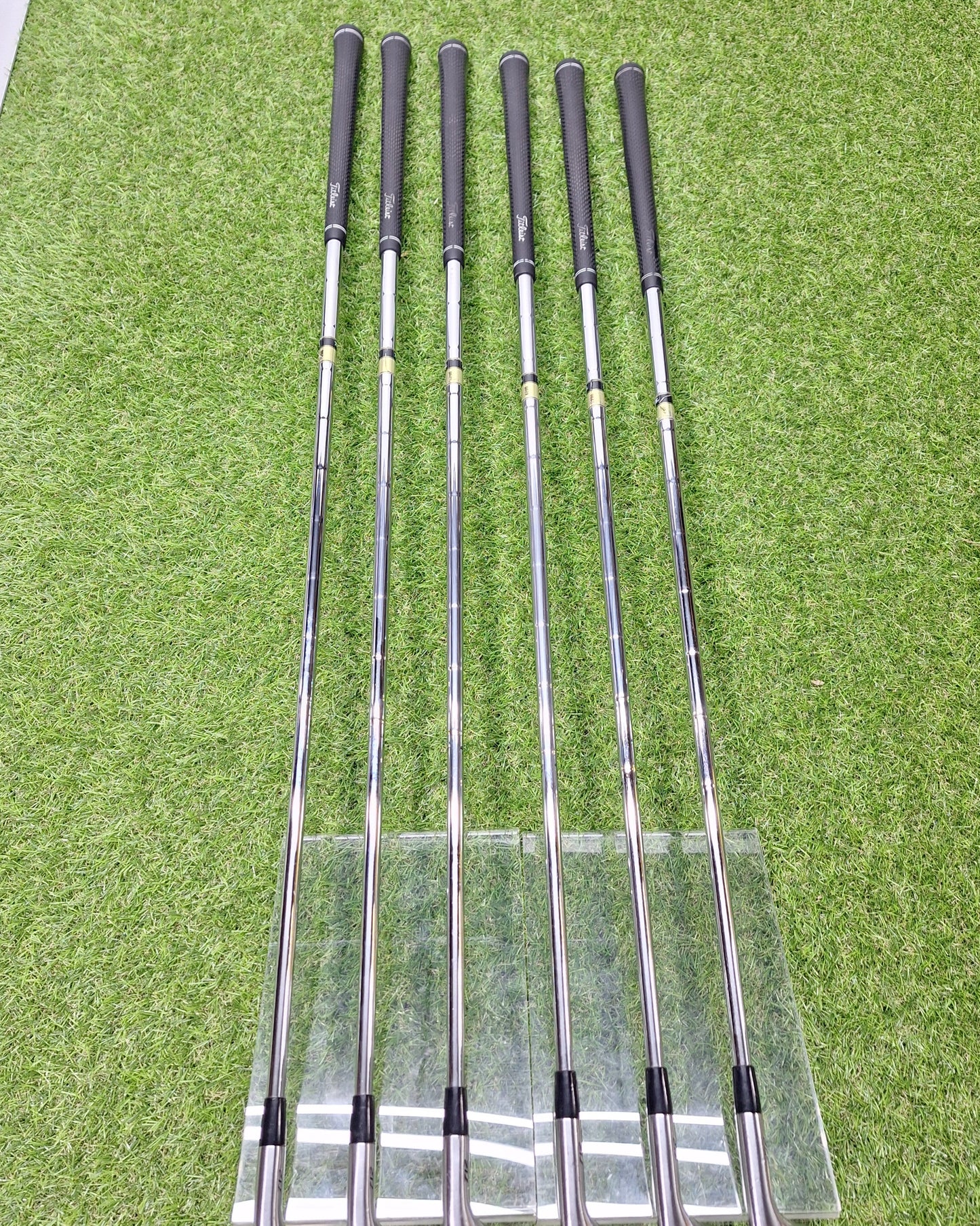 Titliest - 712 CB Irons (2012) - 5-PW - Dynamic Gold S200 - RH - VERY GOOD