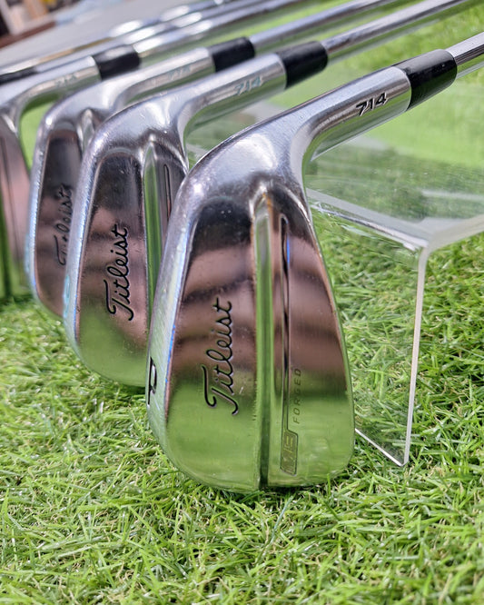 Titliest - 714 MB (2014) Irons - 5-PW - Dynamic Gold X100 - RH - GOOD