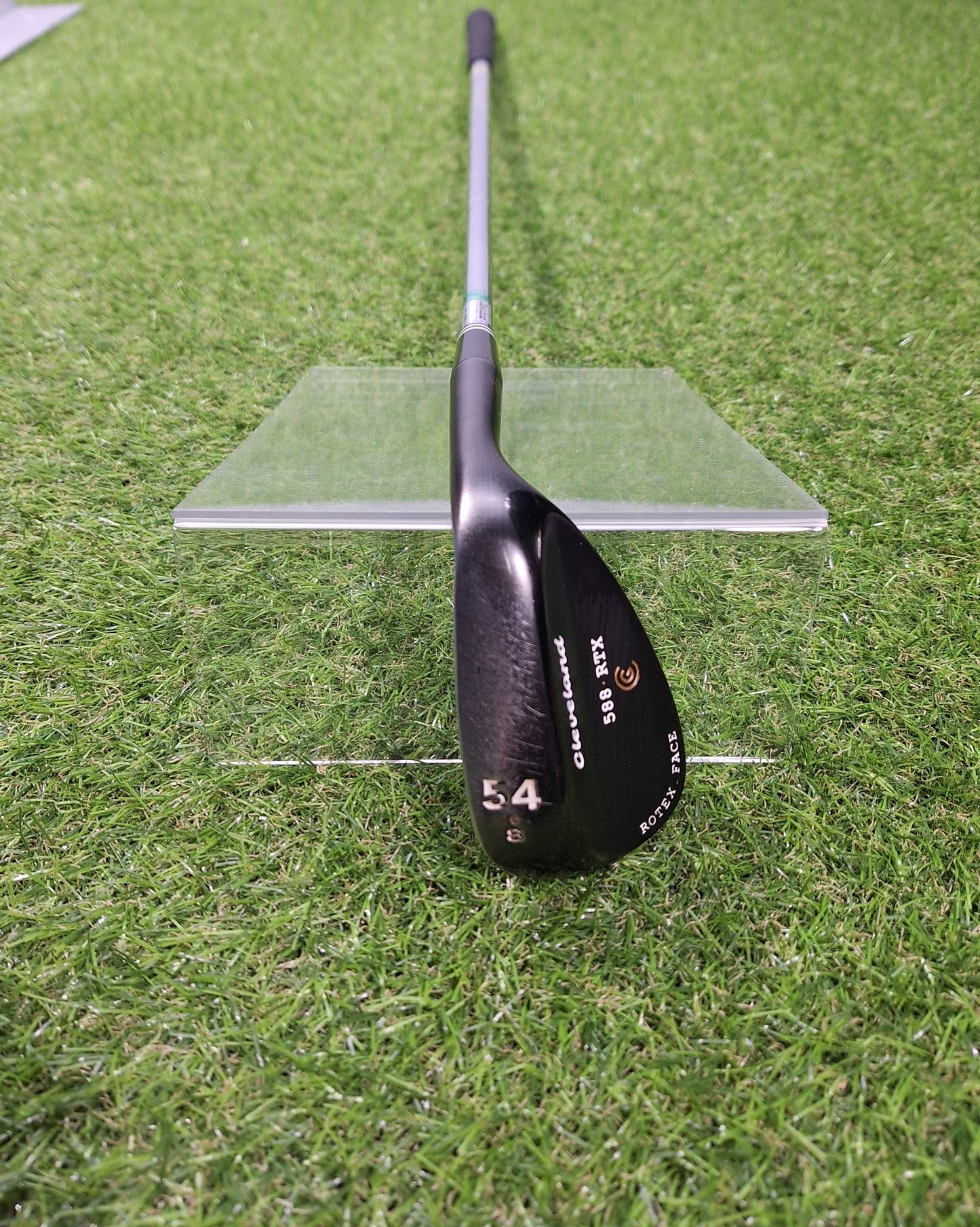 Cleveland - 588 RTX Wedge - 54 Low Bounce - Dy Gold Wedge - RH - GOOD