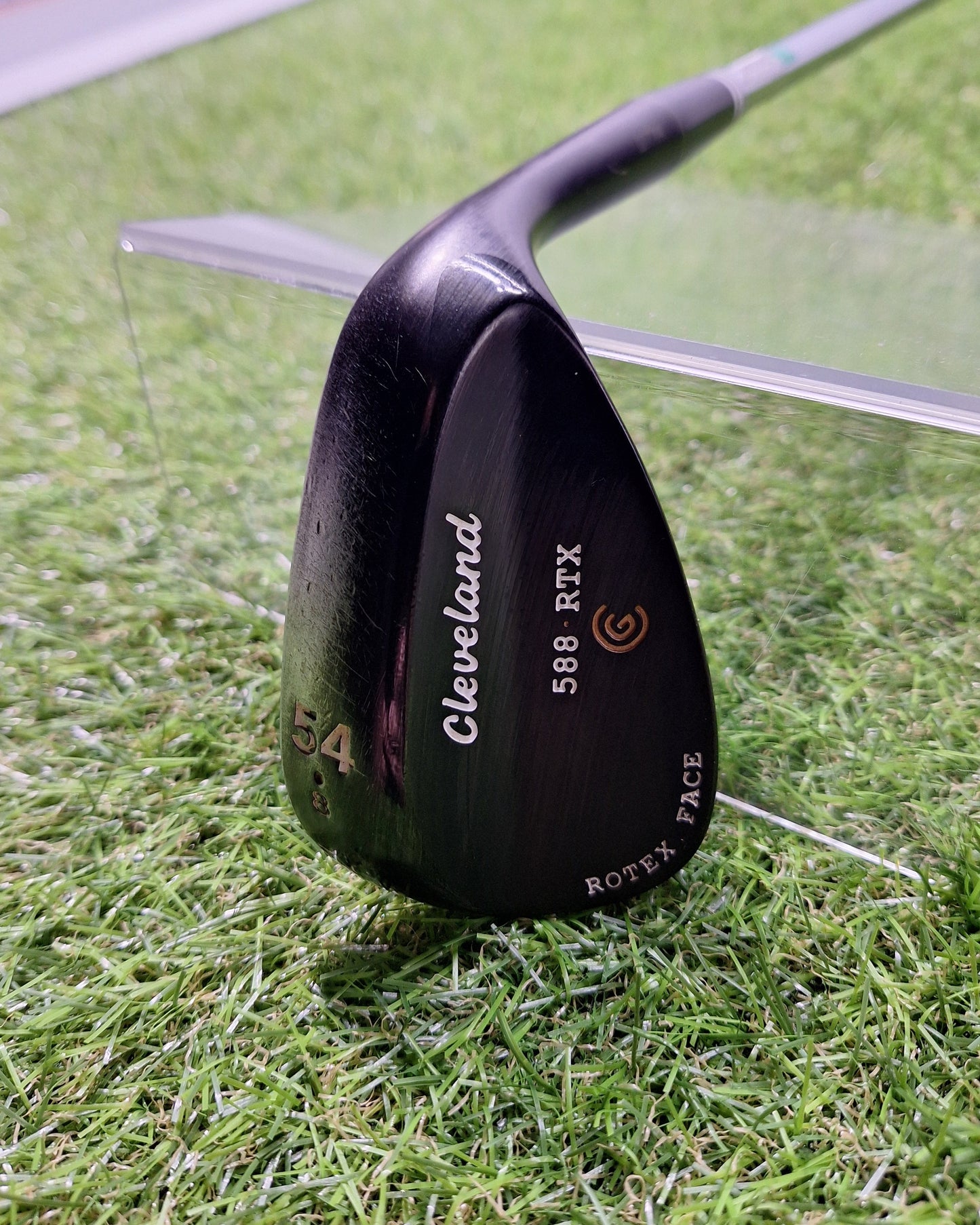 Cleveland - 588 RTX Wedge - 54 Low Bounce - Dy Gold Wedge - RH - GOOD