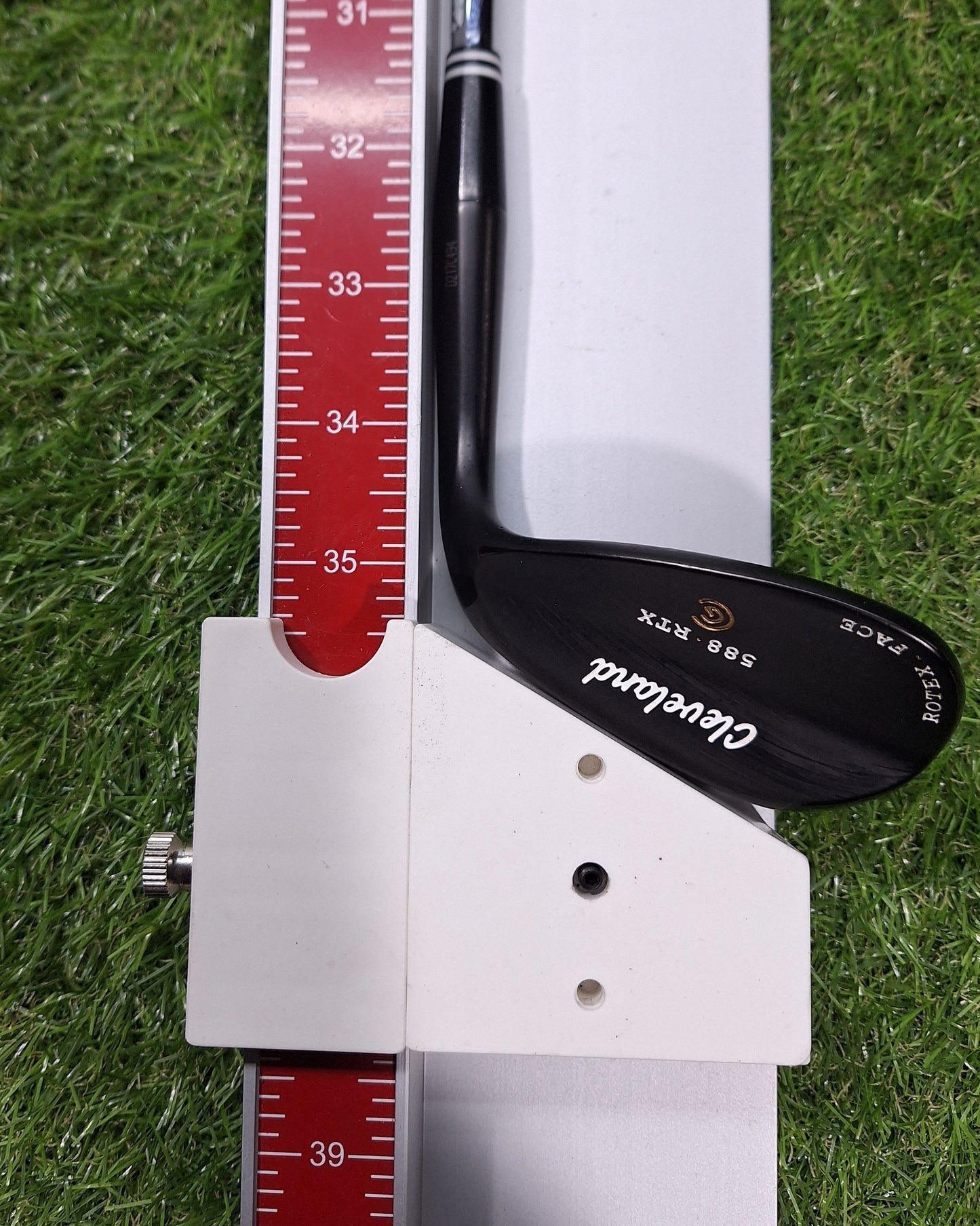 Cleveland - 588 RTX Wedge - 54 Low Bounce - Dy Gold Wedge - RH - GOOD