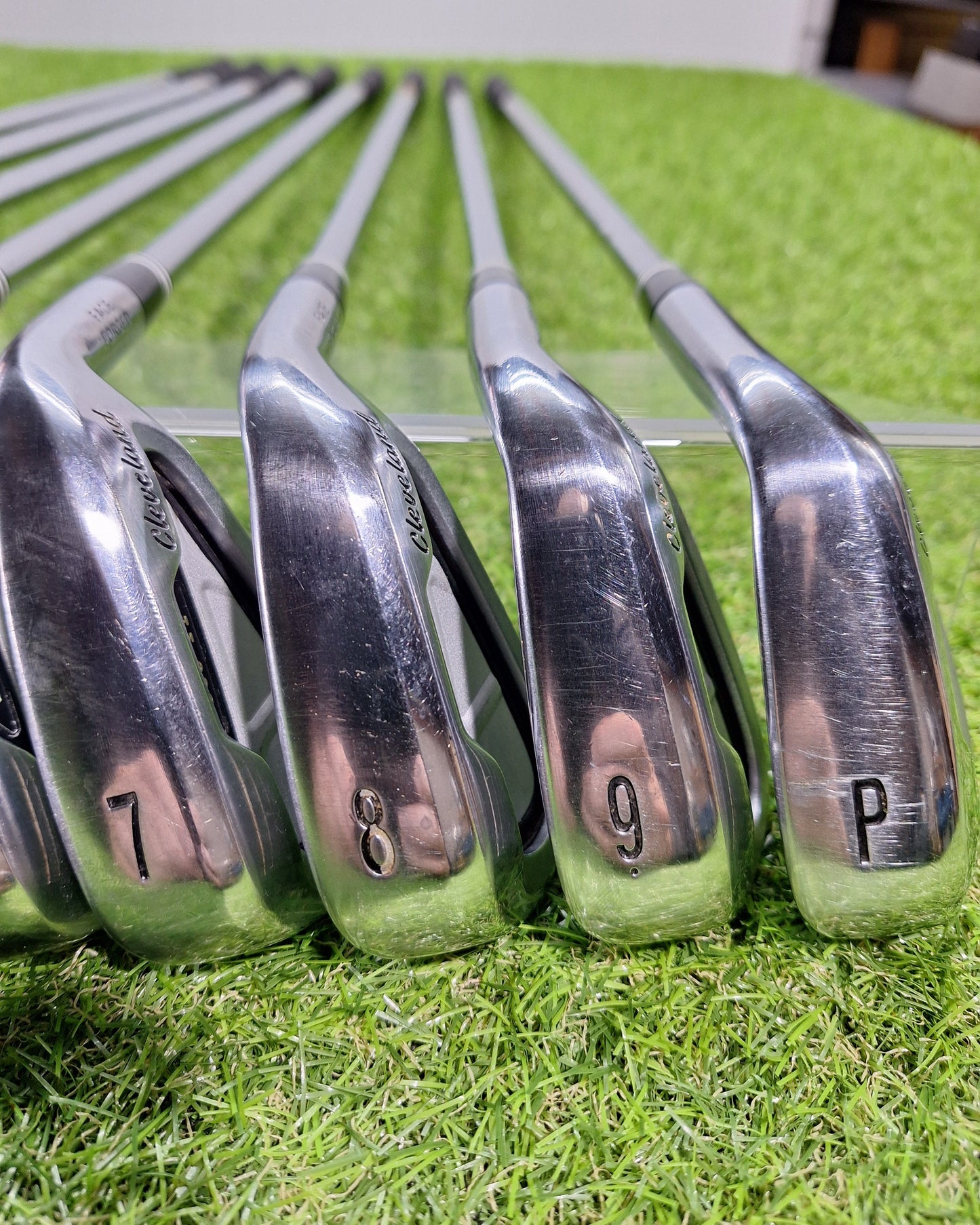 Cleveland - MT/TT Combo Iron Set - #4-PW - Tour Traction 85 Stiff - RH - VERY GOOD