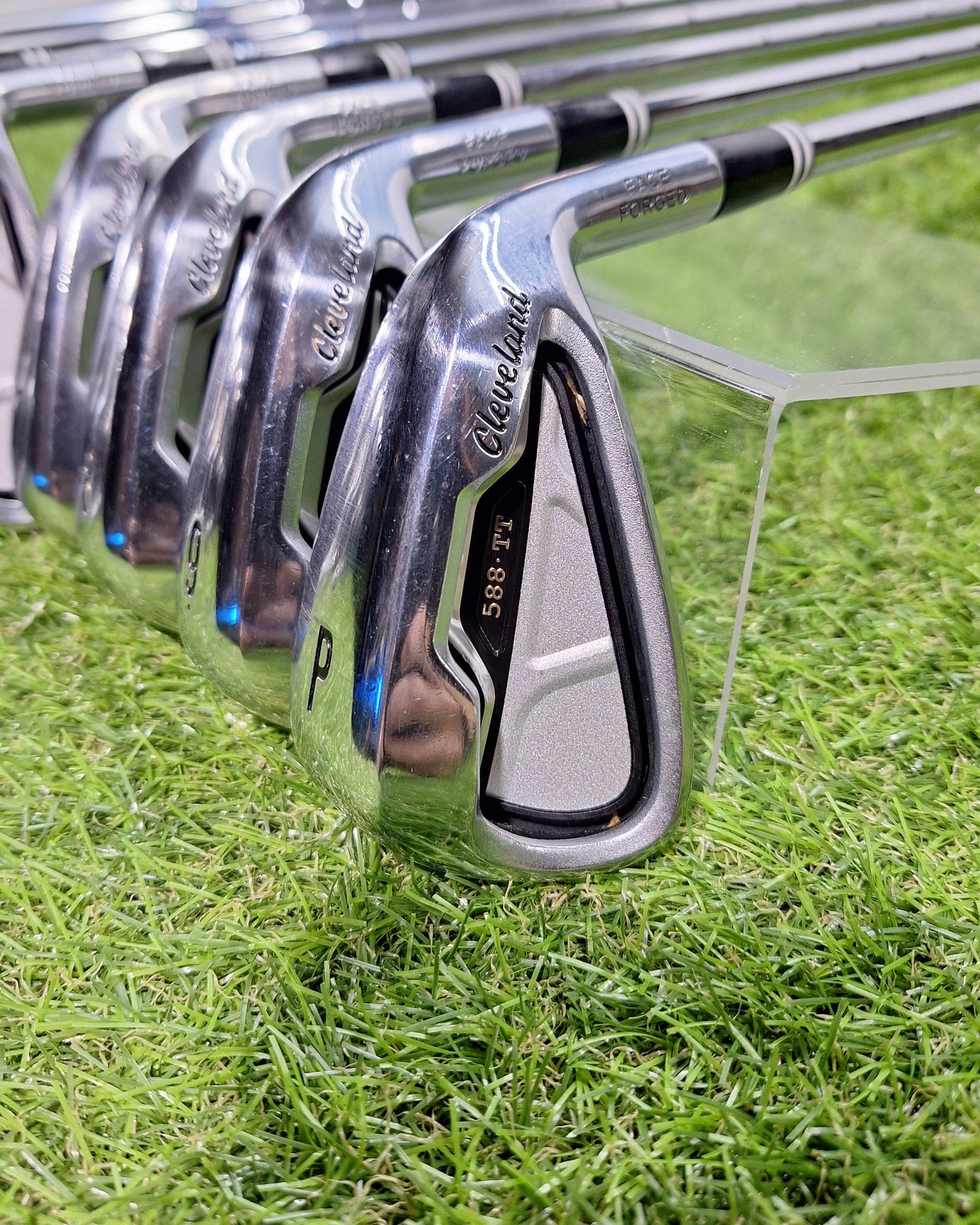 Cleveland - MT/TT Combo Iron Set - #4-PW - Tour Traction 85 Stiff - RH - VERY GOOD