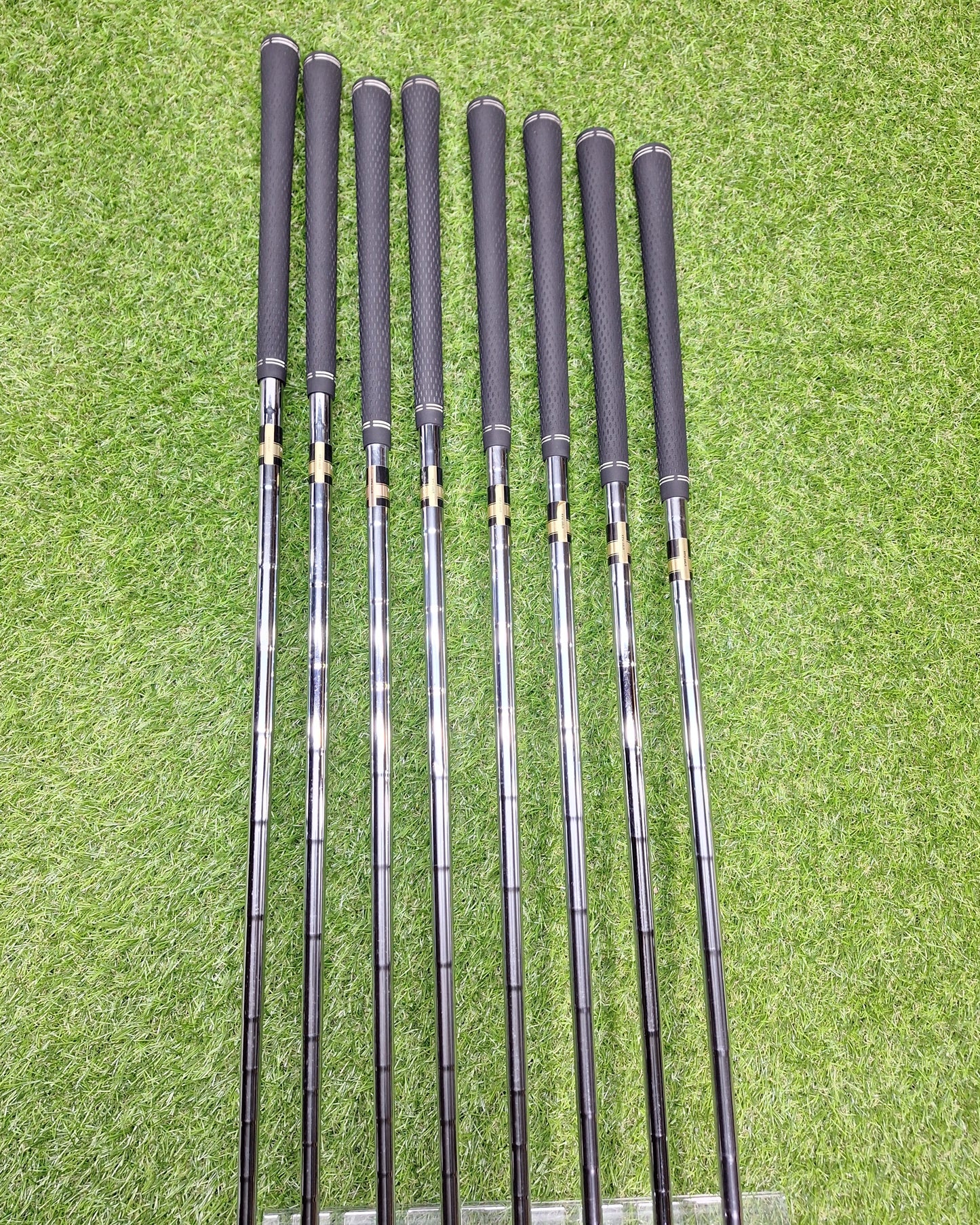 Cleveland - MT/TT Combo Iron Set - #4-PW - Tour Traction 85 Stiff - RH - VERY GOOD
