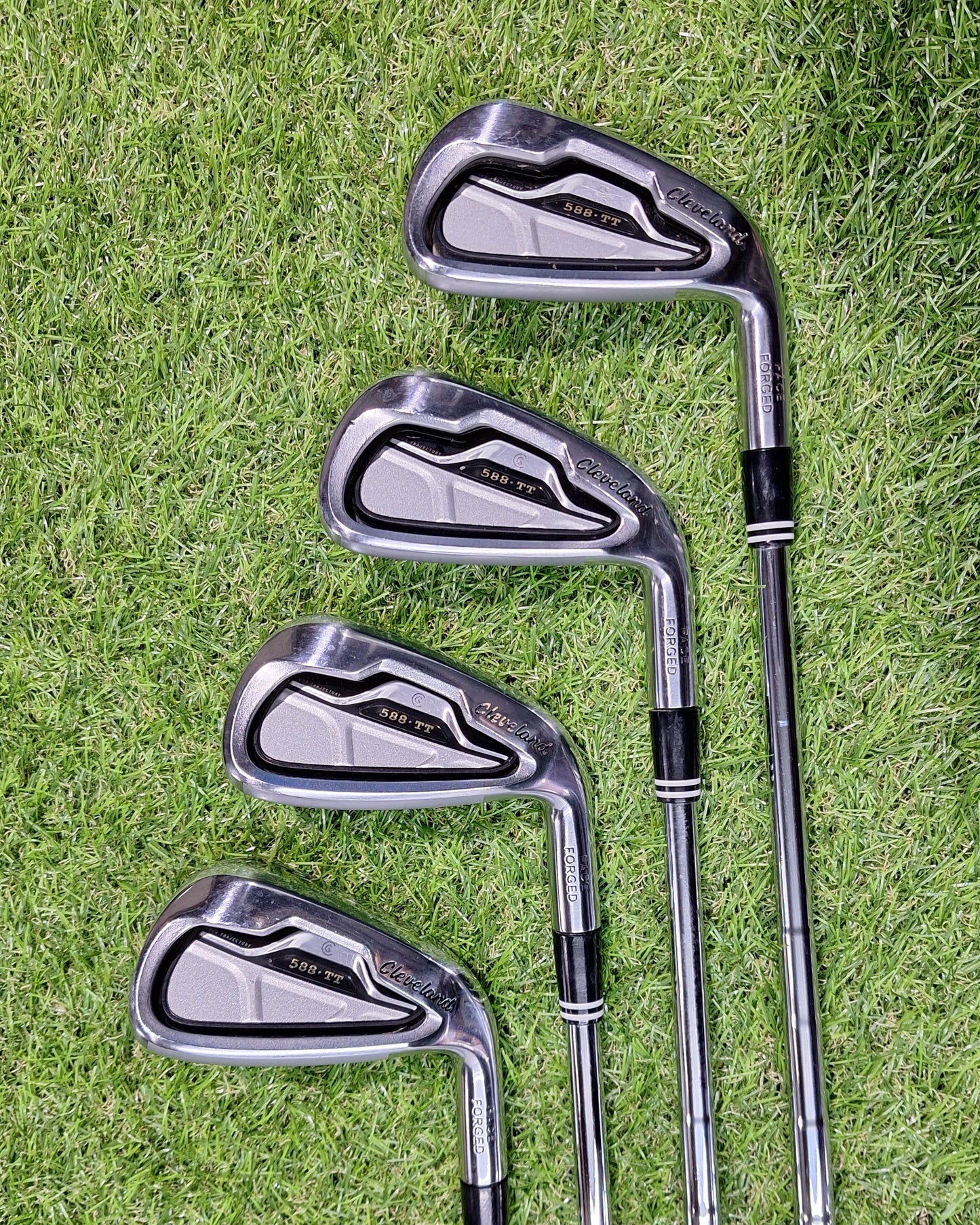 Cleveland - MT/TT Combo Iron Set - #4-PW - Tour Traction 85 Stiff - RH - VERY GOOD