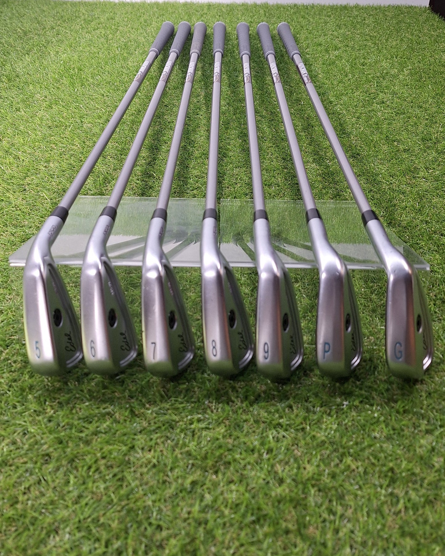 Edel - SLS-01 One Length Irons - #5-PW+GW - Nunchuck X1 Stiff - RH - VERY GOOD