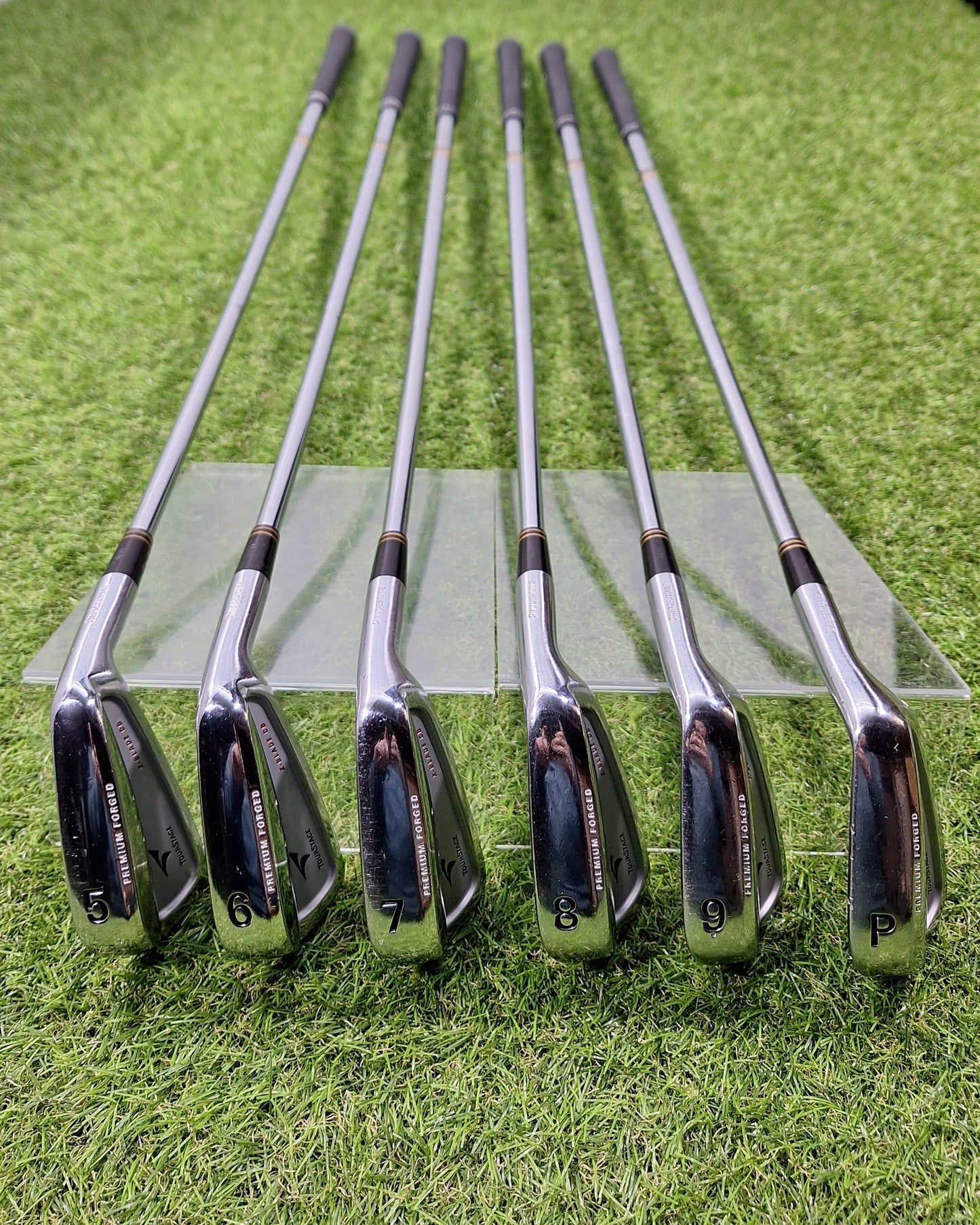 Bridgestone - Tourstage X-Blade CB (2006) - #5-PW - Dy Gold S200 - RH - VERY GOOD