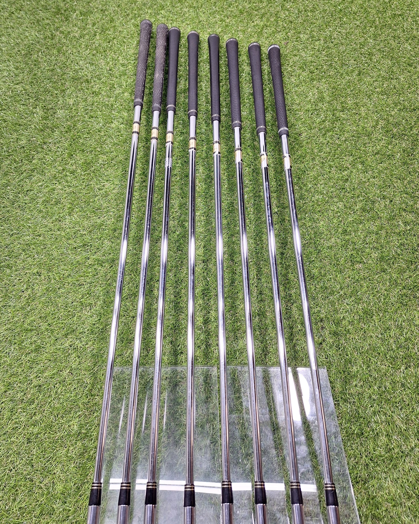 Taylormade - 300 Forged (2000) Irons - #3-PW - Project X Rifle 6.5 - RH - VERY GOOD