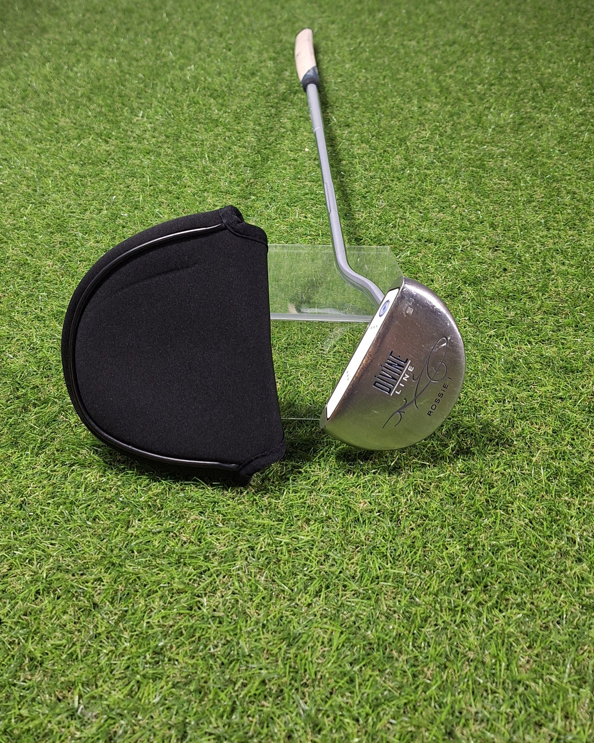 Odyssey - Divine Line Rossie - 33 Inch - RH - GOOD
