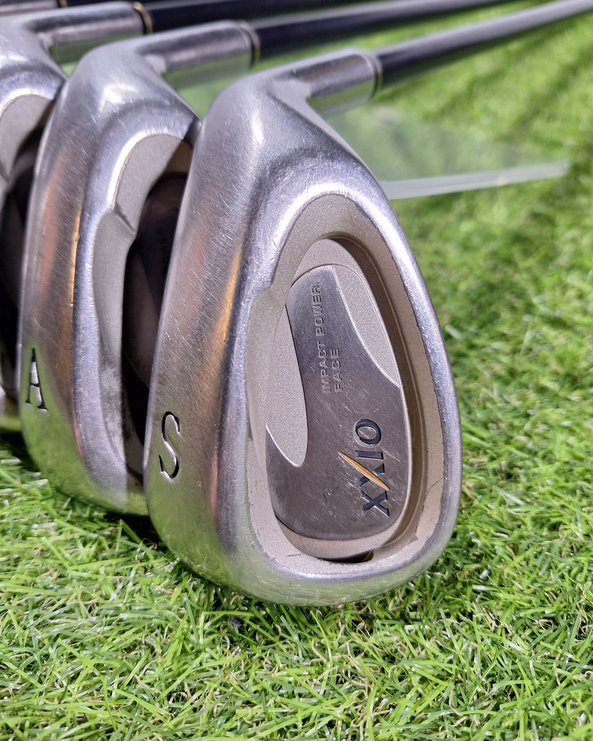 XXIO - XXIO (2002) Irons - #5-PW+AW+SW - MP200 Reg - RH - GOOD