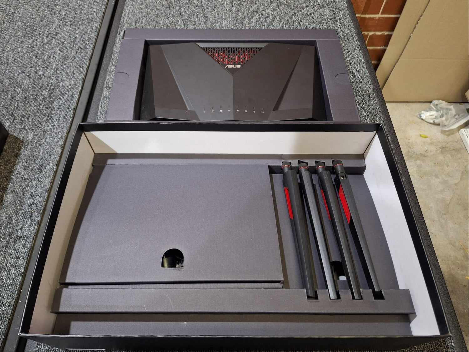 ASUS - RT - AC88U Router - Medium Use - Very Good Condition - Shams Golf Exchange