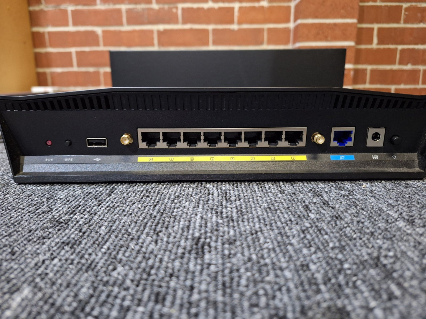 ASUS - RT - AC88U Router - Medium Use - Very Good Condition - Shams Golf Exchange