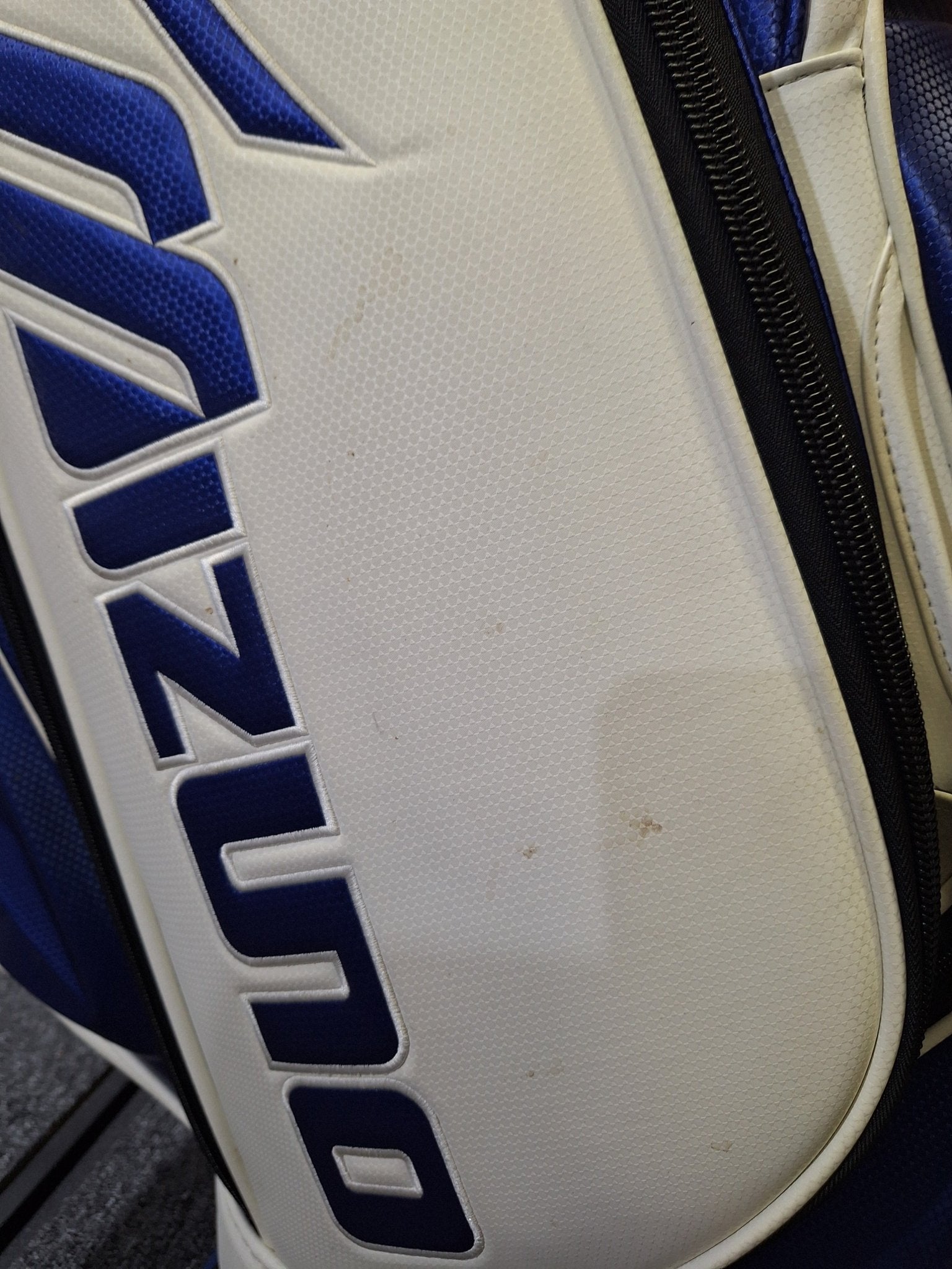 Mizuno - Tour Staff Bag - 10.5 Inch - Very Good Condition - Shams Golf Exchange