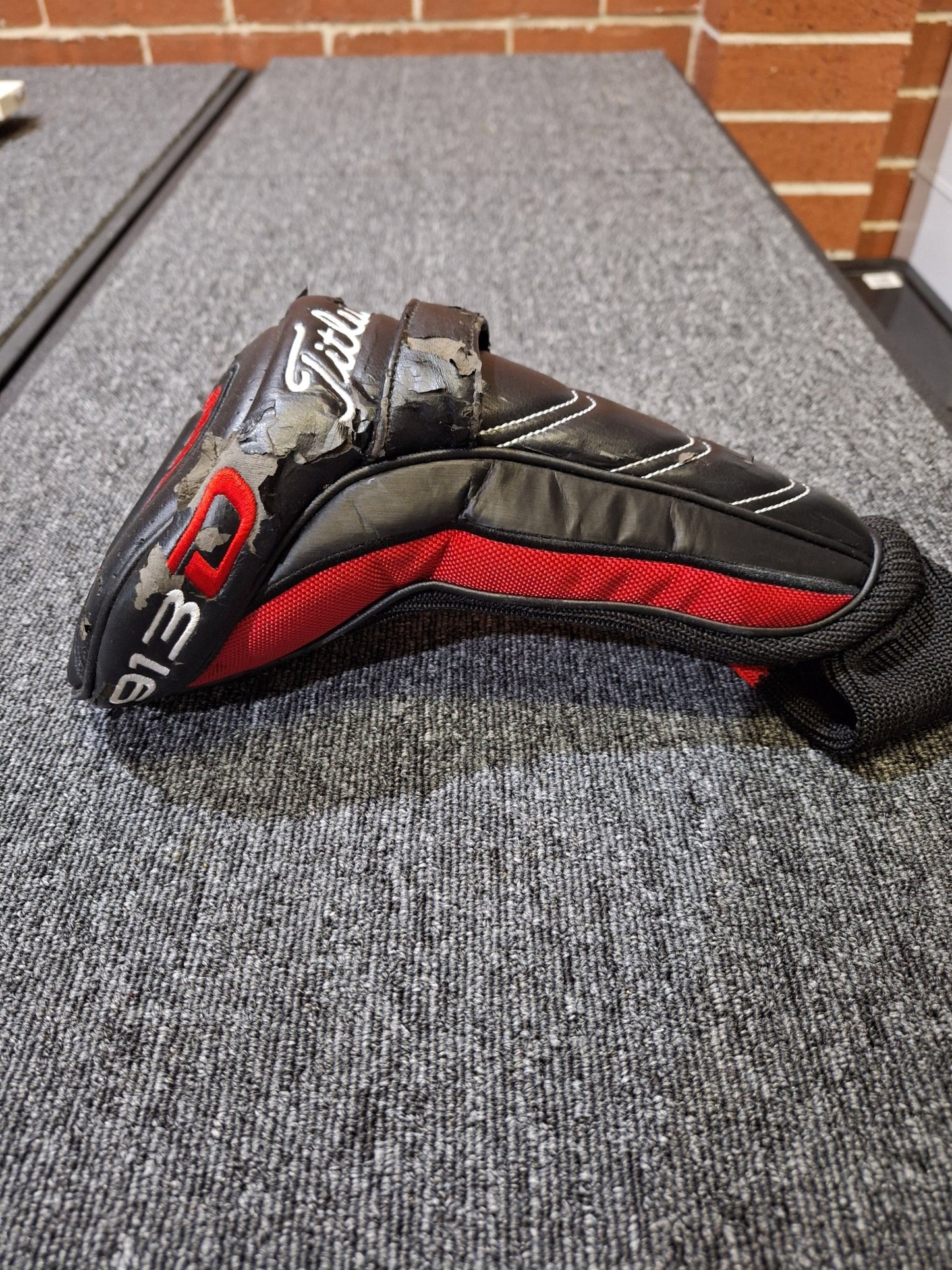 Titleist - 913 D3 Driver - 9.5 - UST ATTAS 4U 6 Stiff - Right Hand - Shams Golf Exchange