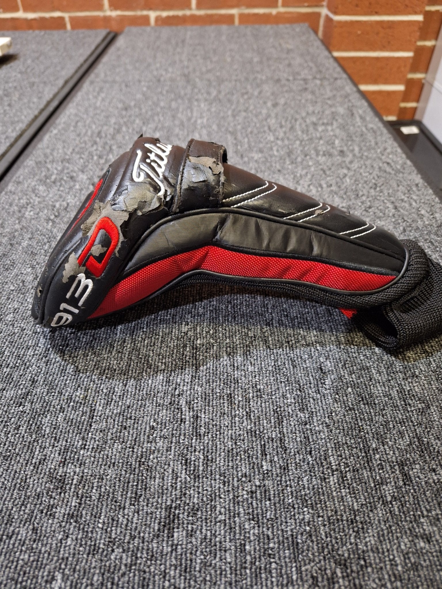 Titleist - 913 D3 Driver - 9.5 - UST ATTAS 4U 6 Stiff - Right Hand - Shams Golf Exchange
