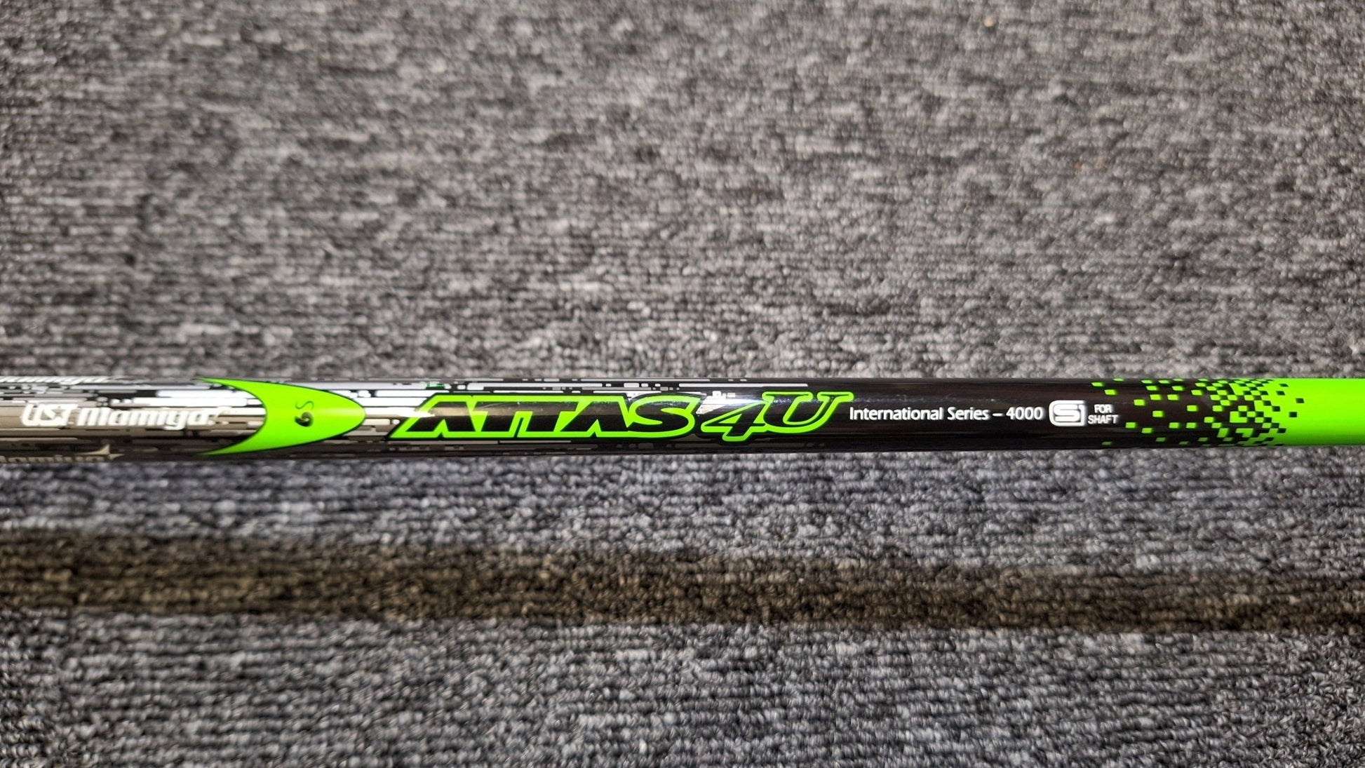Titleist - 913 D3 Driver - 9.5 - UST ATTAS 4U 6 Stiff - Right Hand - Shams Golf Exchange