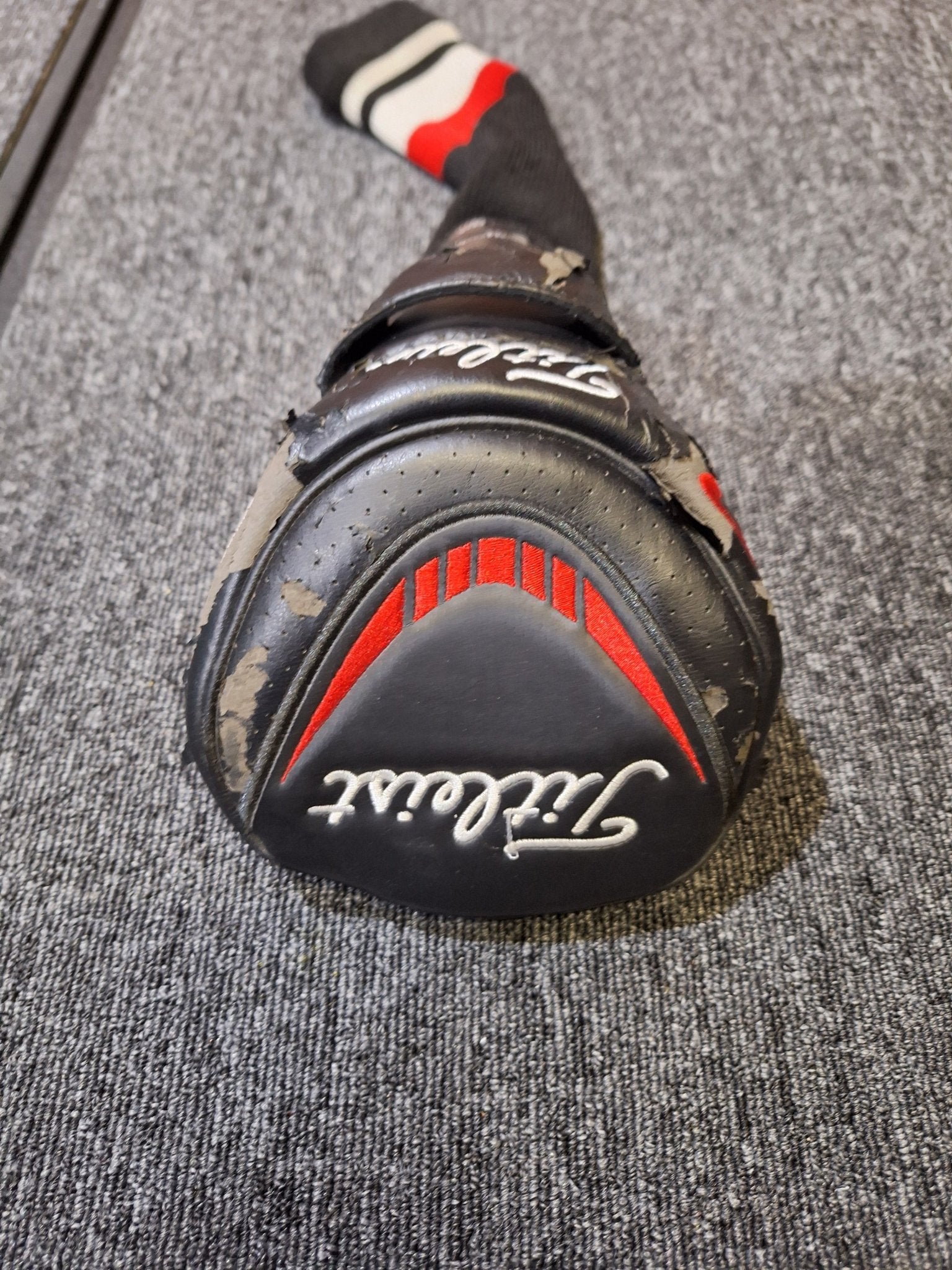 Titleist - 913 D3 Driver - 9.5 - UST ATTAS 4U 6 Stiff - Right Hand - Shams Golf Exchange