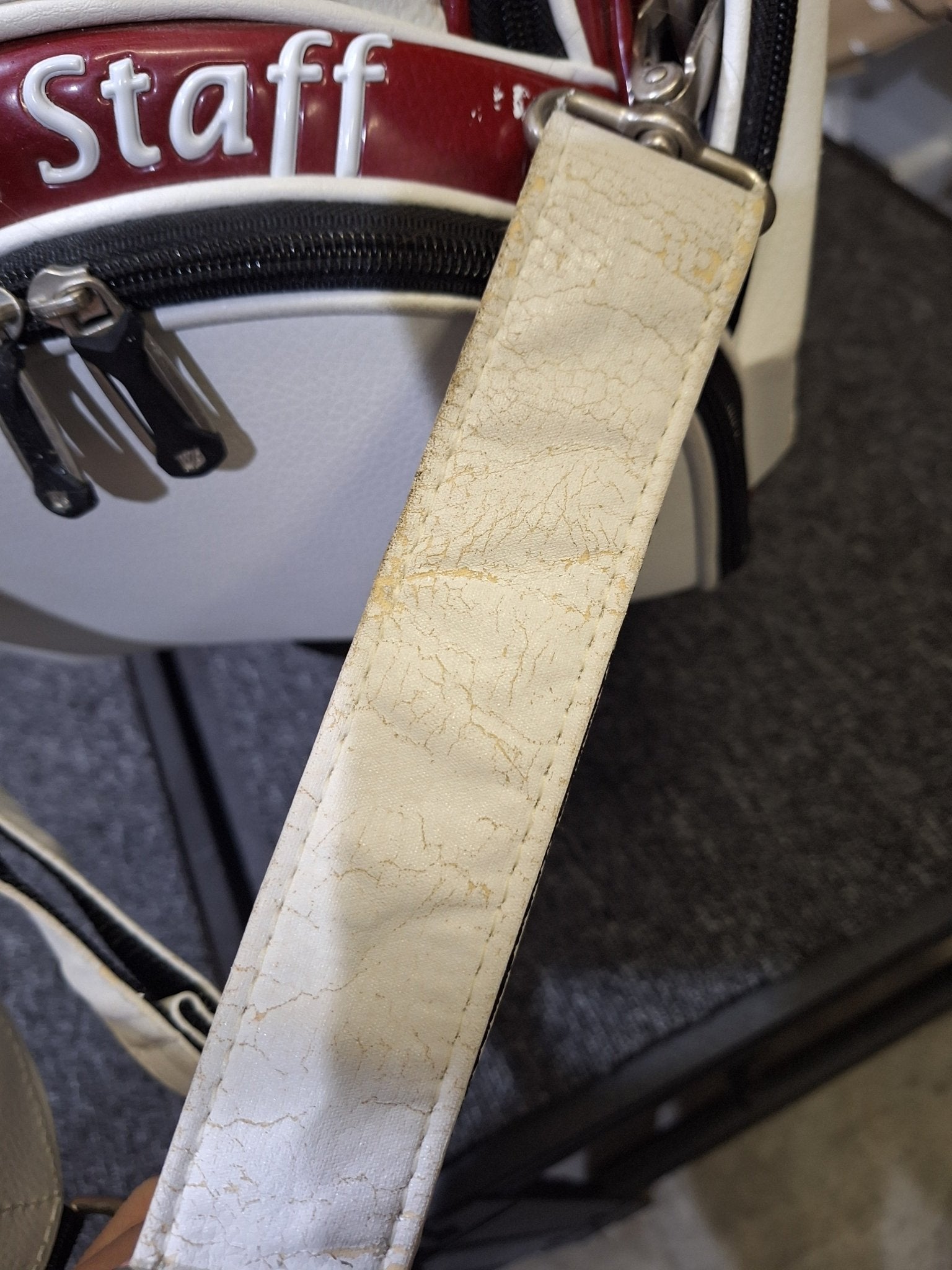 Wilson Staff - Staff Tour Bag - 10 Inch Top - Shams Golf Exchange